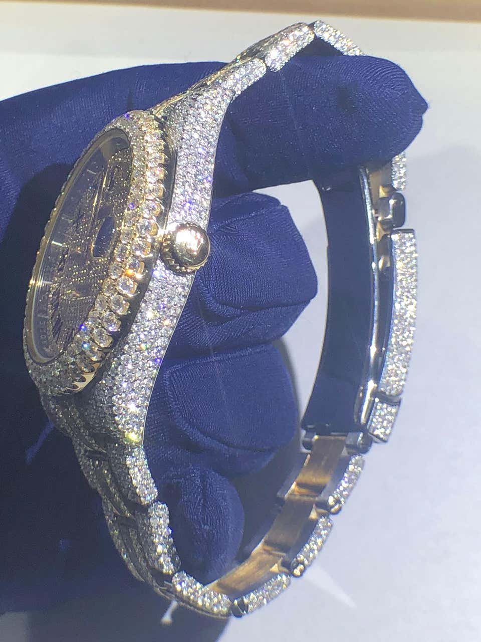 Montre-bracelet Rolex Datejust sertie de diamants taille émeraude personnalisés