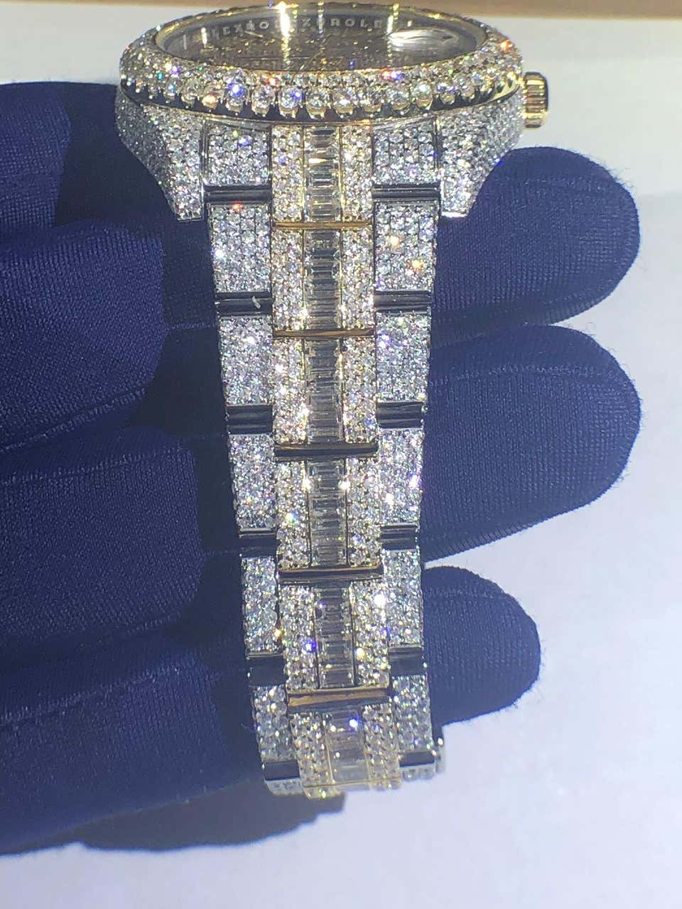 Montre-bracelet Rolex Datejust sertie de diamants taille émeraude personnalisés