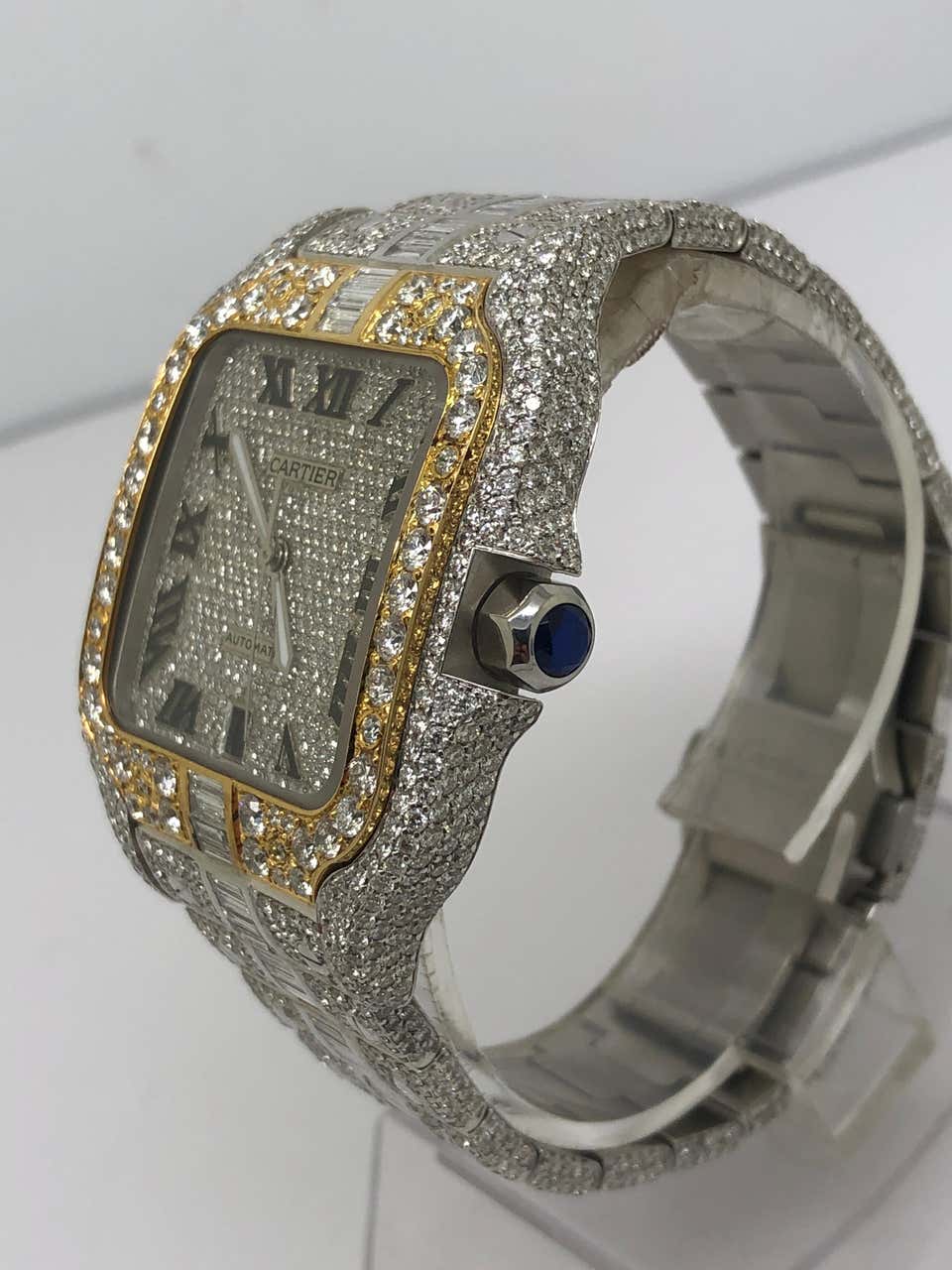 Montre-bracelet Cartier Santos personnalisée sertie de diamants taille émeraude VS1