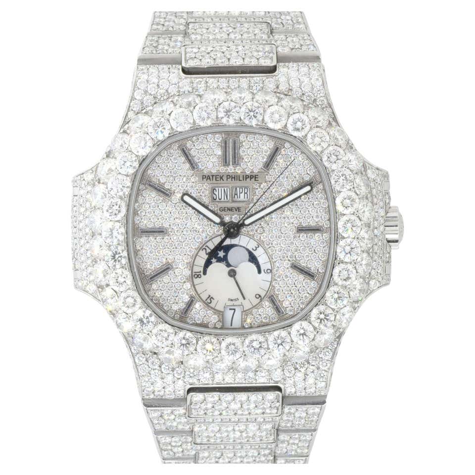 Montre Patek Philippe Nautilus en acier inoxydable avec cadran à phase de lune entièrement serti de diamants