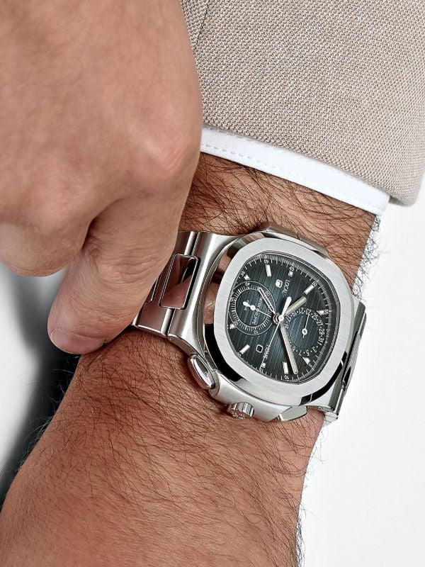 Patek Philippe
montre Nautilus 5990/1A-011 Travel Time Flyback Chronograph 40 mm (2023)